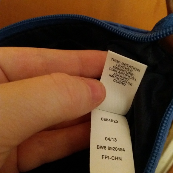 Sporty blue Tommy Hilfiger padlock crossbody bag - Picture 8 of 8